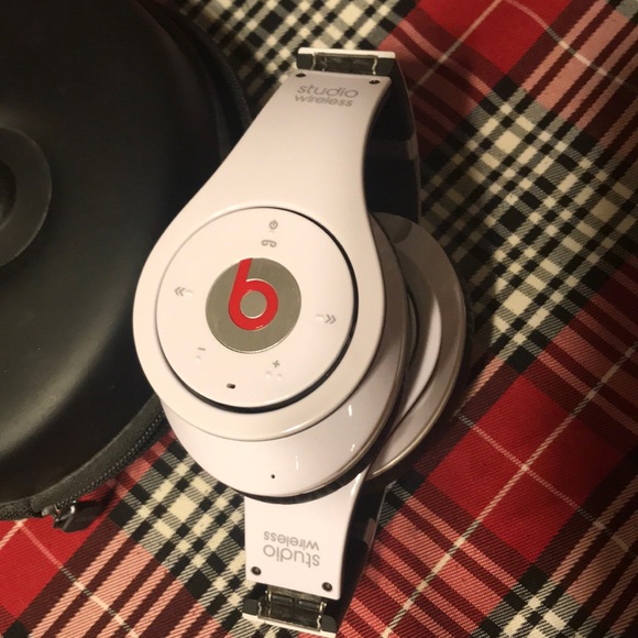 Beats Studio Wireless. - Picture 2 of 5